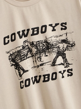 T-Shirt mit Buchstaben- und Figuren-Print